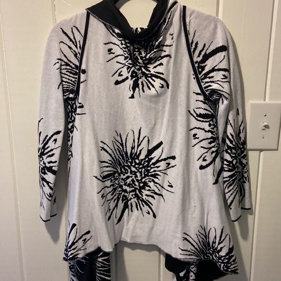 Cute black and white cardigan - Picture 3 of 5